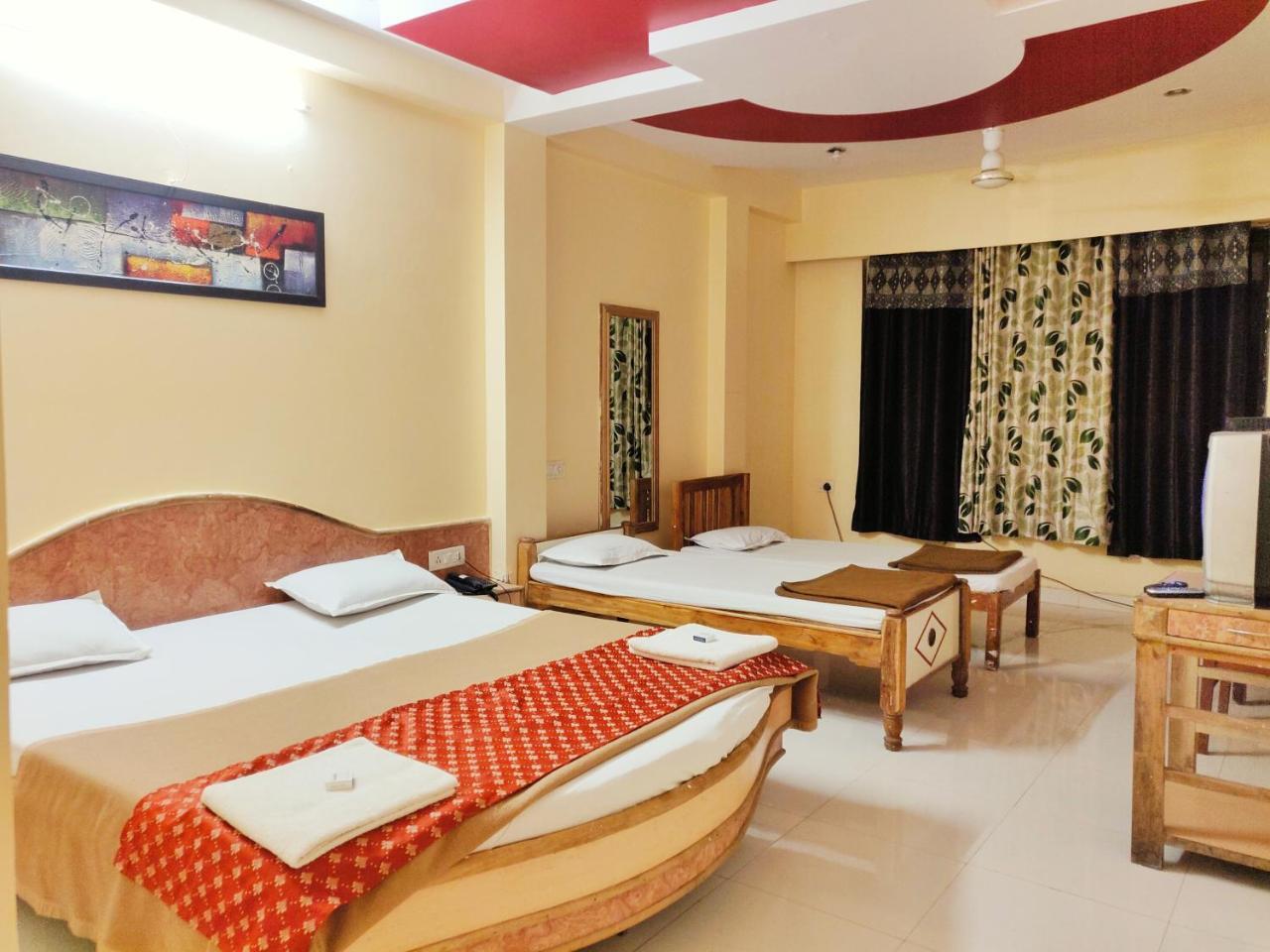 Harshawardhan Hotel 3*